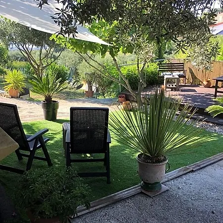 לינה וארוחת בוקר Les Terrasses Sur 4*