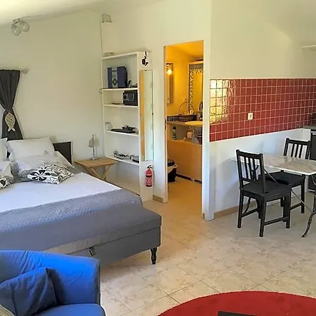 לינה וארוחת בוקר Les Terrasses Sur 4*